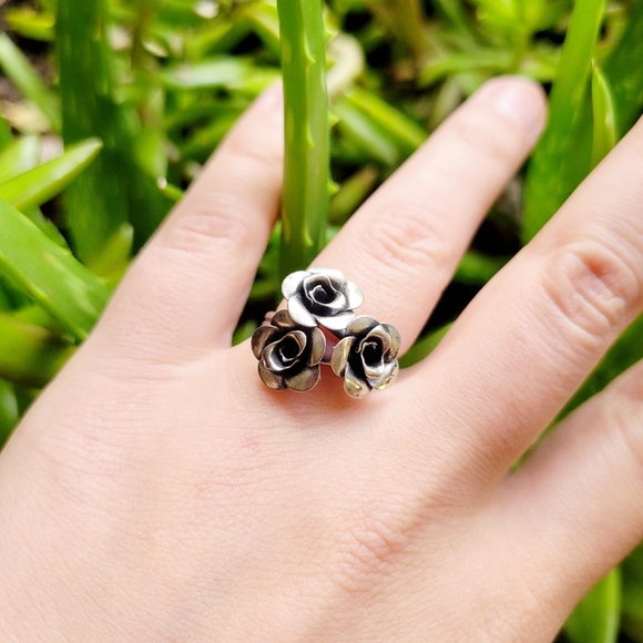 *RARE* Vintage Beau Sterling 925 Sterling Silver Triple Rose Ring - Picture 8 of 11